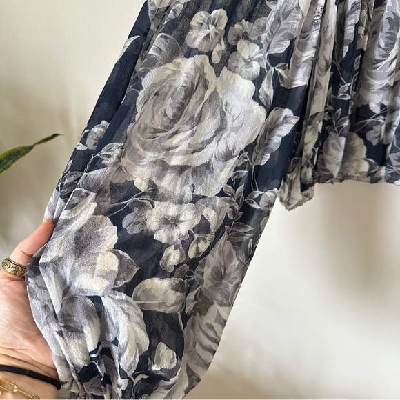 Intermix Charlotte Pleated Floral Boxy Silk Blouse In Navy Size M - Picture 5 of 12